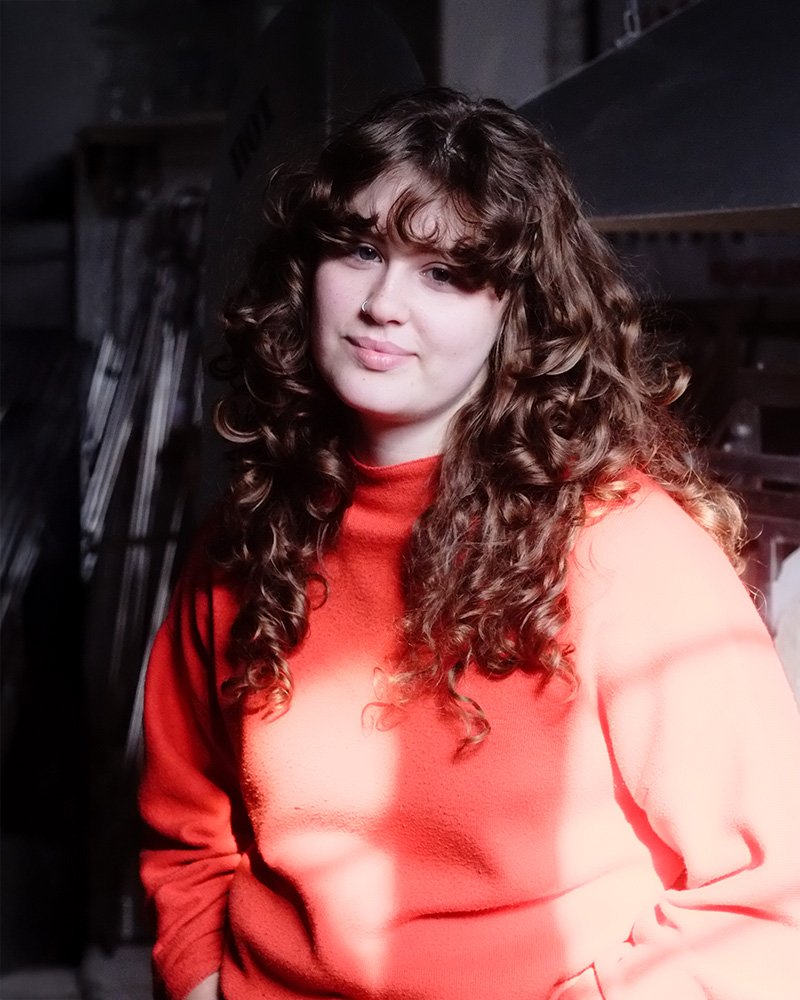 Eloise Forsyth glassblowing intern