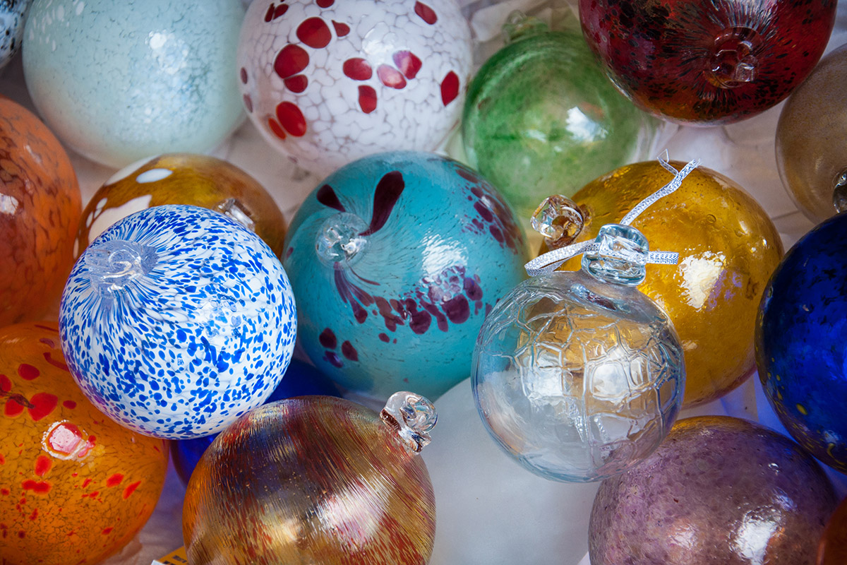 glassblowing christmas baubles