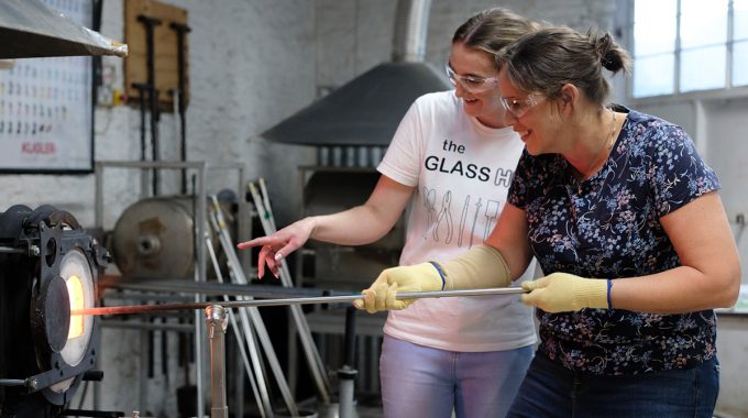 Glassblowing Experience, Beginner Glassblowing Student On A Course